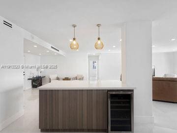 Foto del edificio - 5825 Collins Ave