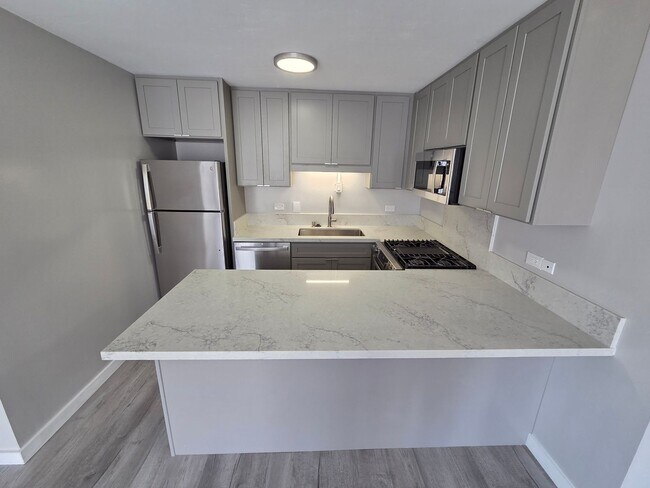Building Photo - Fully renovated 1-bedroom, 1-bathroom, with 1 assigned covered parking and In-unit washer/dryer. ...