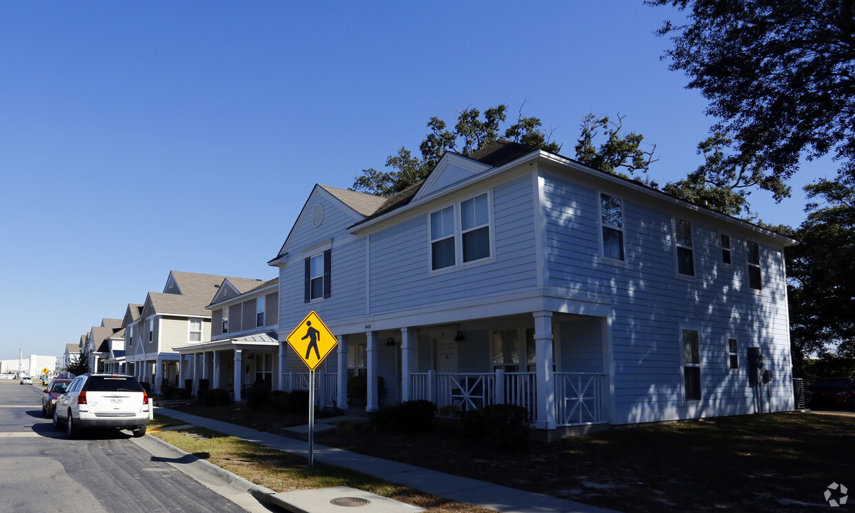 Primary Photo - Bayview Place Apartments