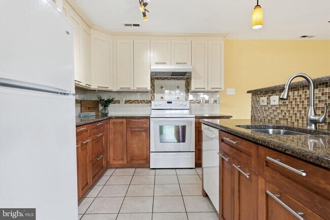 Foto del edificio - 14303 Cornerstone Dr