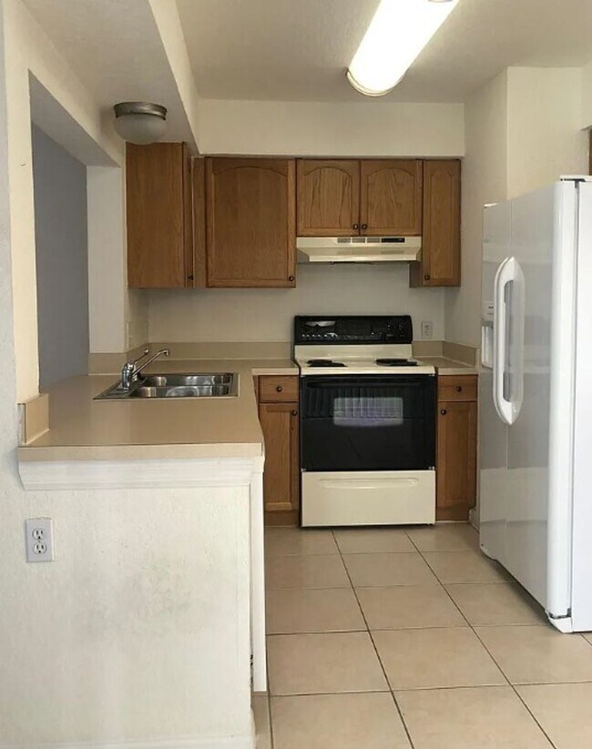 Building Photo - 16547 Lake Brigadoon Cir
