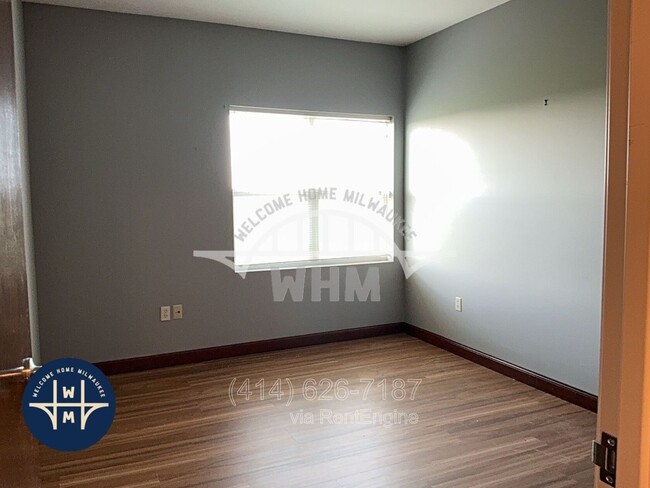 Foto del edificio - 6330 W Greenfield Ave