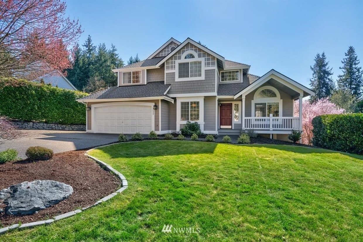 Primary Photo - 3 Bedroom 2.5 Bath Hilltop Home w/Beautifu...