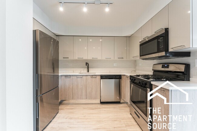 Building Photo - 7621 N Sheridan Rd