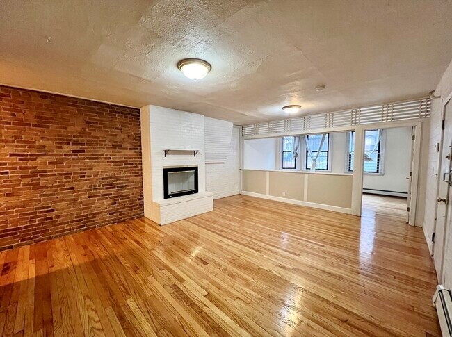 Building Photo - 337 Beacon St