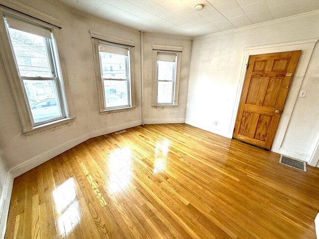 Building Photo - 8 Berkeley St