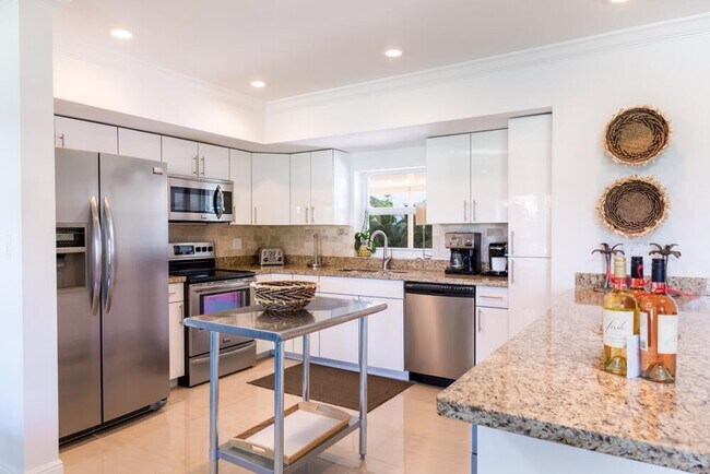 Foto del edificio - 700 NE 70th St