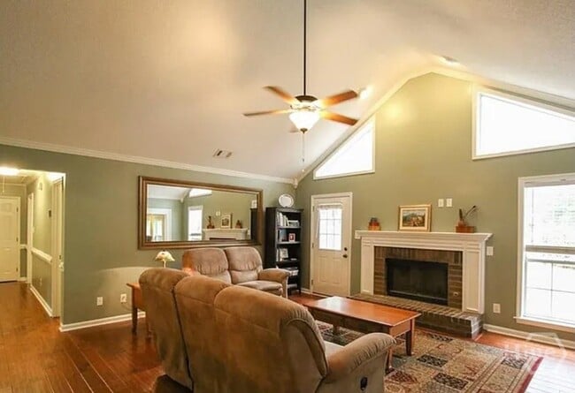 Building Photo - 397 Greenwich Dr