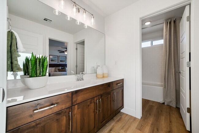 Foto del edificio - 6068 S White Trails Dr