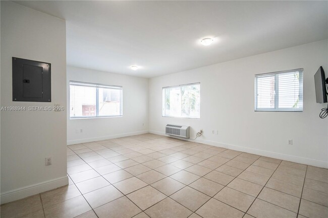 Building Photo - 6971 Carlyle Ave