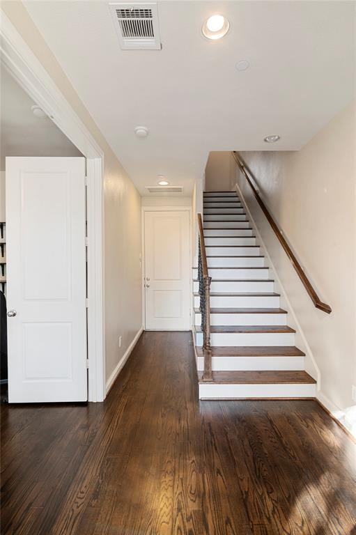 Building Photo - 273 E 27th St