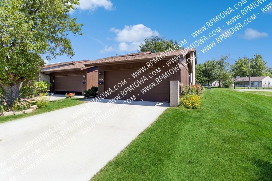 Primary Photo - AMAZING LOCATION!! 3 Bedroom and 2.5 Bathr...