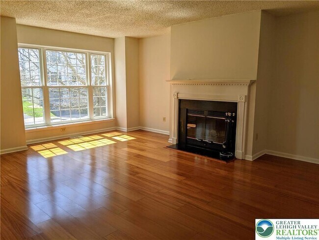 Foto del edificio - 1825 Falcon Dr