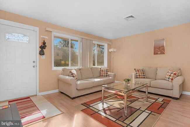 Foto del edificio - 8402 Church Ln