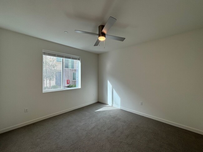 Foto del edificio - Beautiful 3BD/2.5BA Townhouse in San Ysidro W/ W/D, A/C, 2-Car Garage, Balcony, and Community Parks!