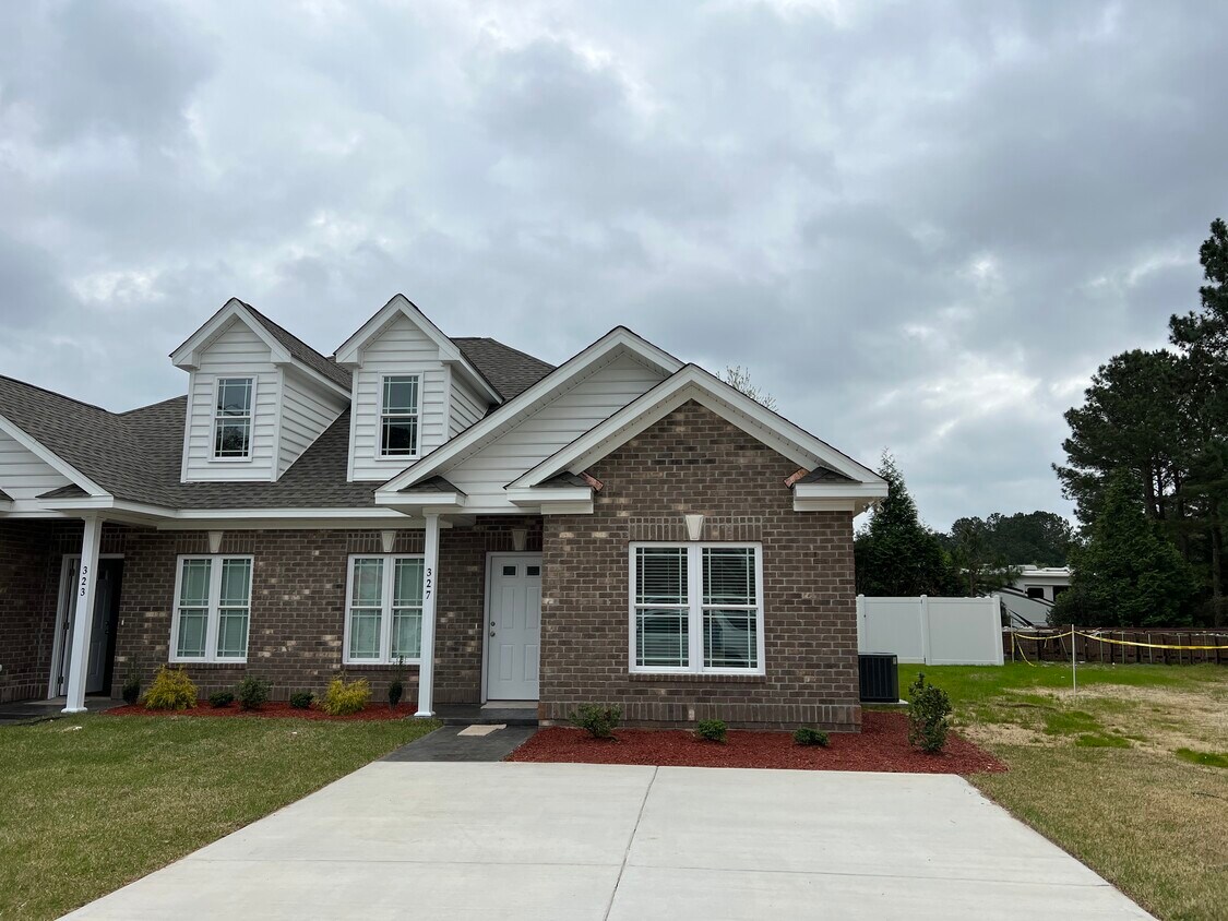 327 Braylock Dr, Rocky Mount, NC 27804 Townhome Rentals in Rocky
