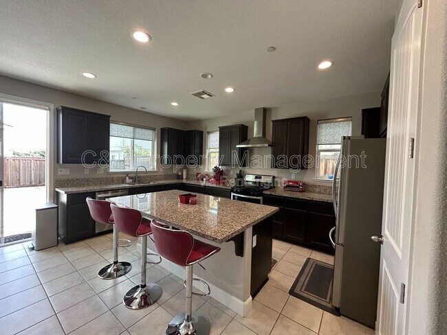 Foto del edificio - 5243 Comfrey St