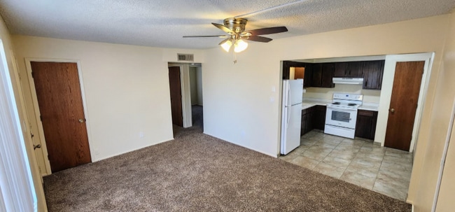 Building Photo - 1041 N Mesa Dr