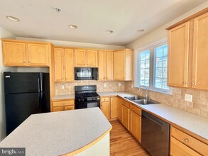 Building Photo - 903 Crestfield Dr