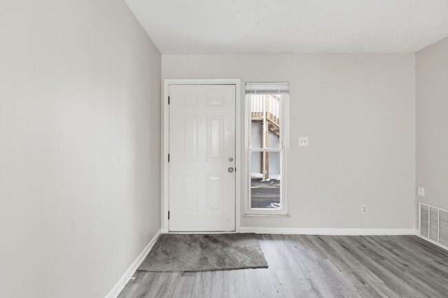 Interior Photo - 695 Riverview