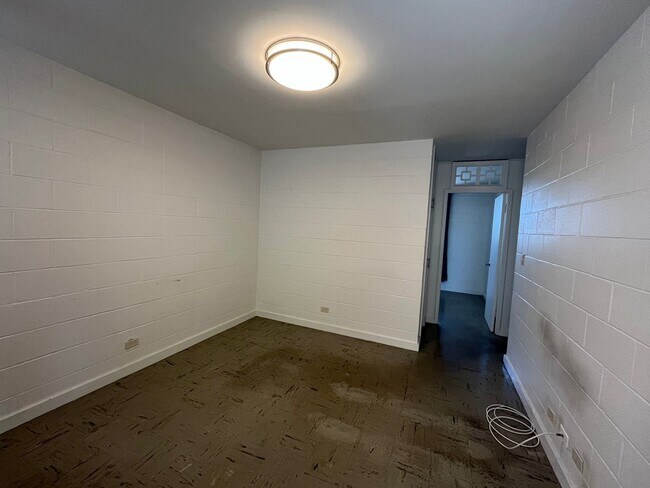 Building Photo - R1171