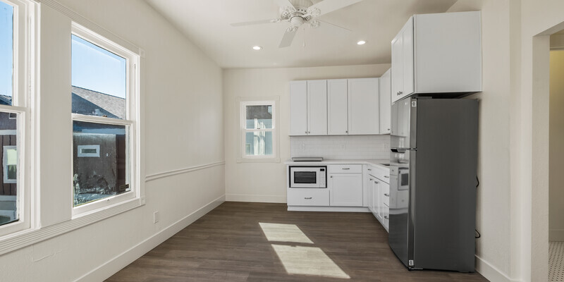 Primary Photo - The New Victorians (214 Stewart)