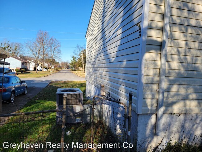 Building Photo - 3 br, 1 bath House - 4612 Shawhan Road