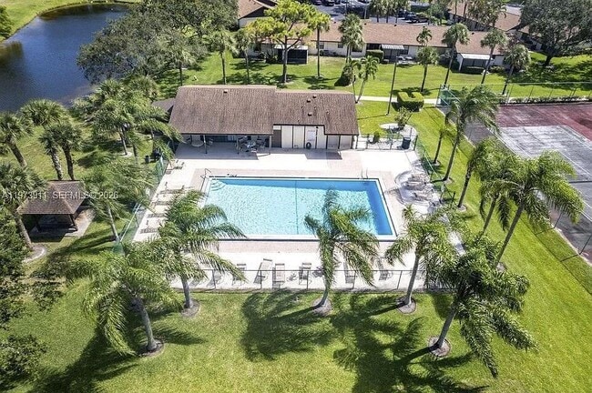 Foto del edificio - 80 Vía De Casas Norte