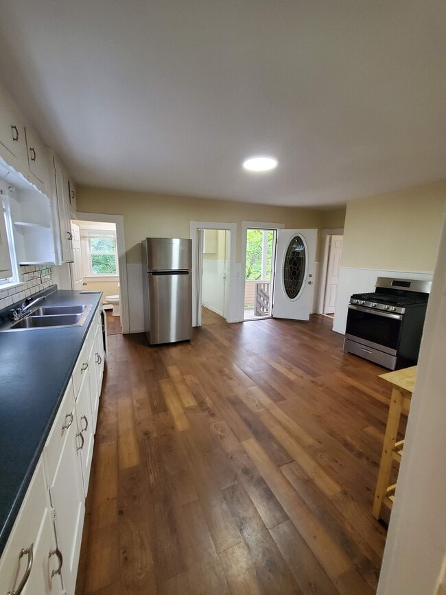 Building Photo - 45 Dumais St