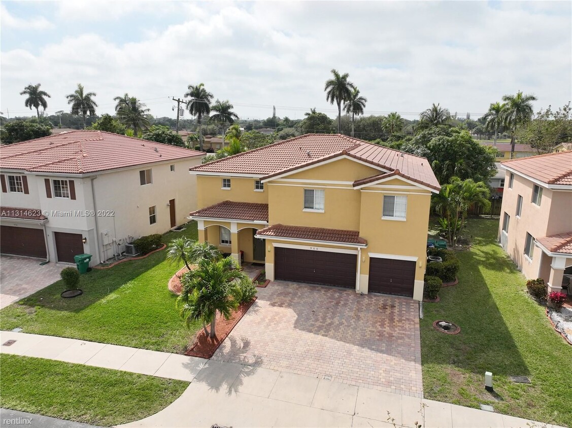 Primary Photo - 6 br, 4 bath House - Coconut Cay Community