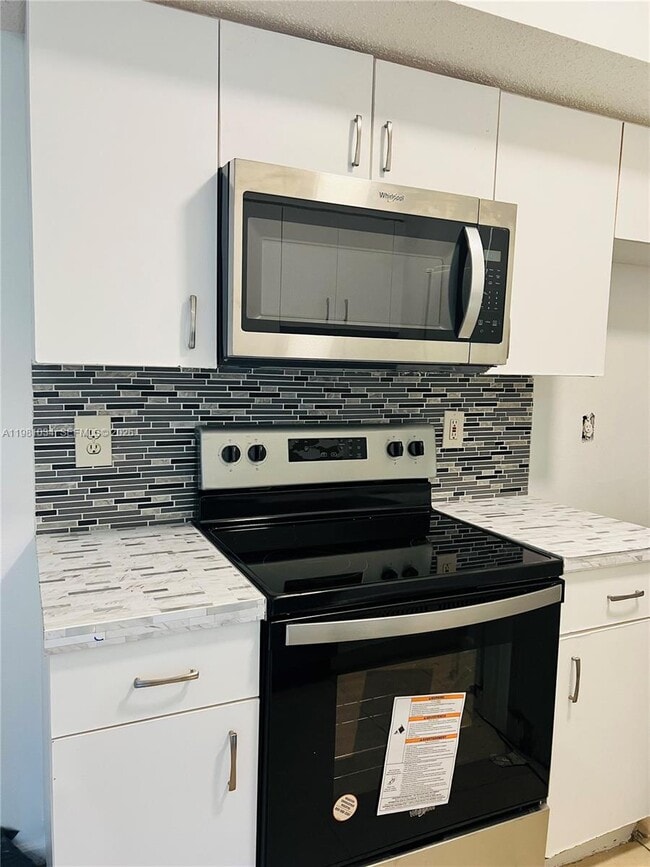 Foto del edificio - 3221 Sabal Palm Manor