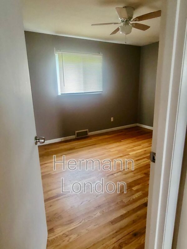 Building Photo - 9706 Cote Brilliante Ave
