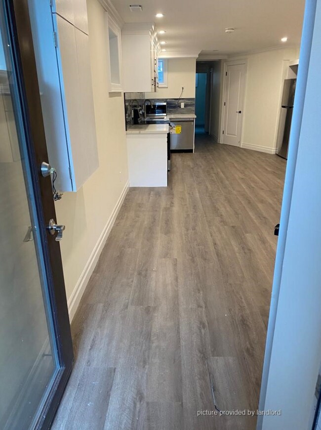 Photo du bâtiment - Brand New Basement in Little Italy