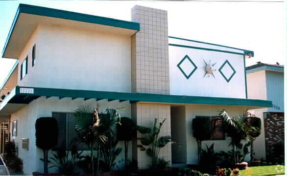 Foto del edificio - 12220 Grevillea Ave