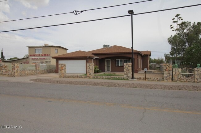 Foto del edificio - 456 Passmore Rd