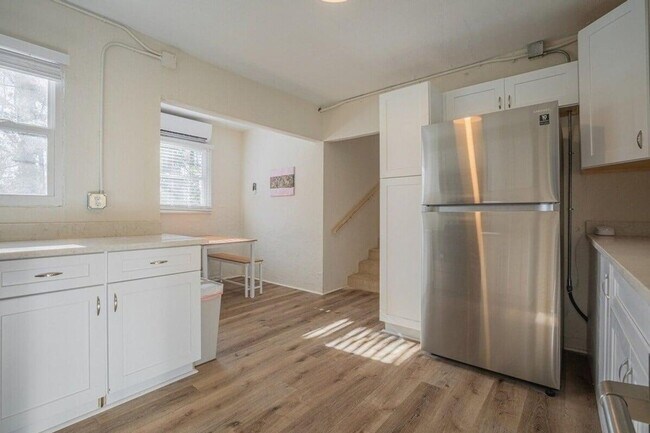 Building Photo - Fully Furnished 1BR Retreat in Prime Five Points Location