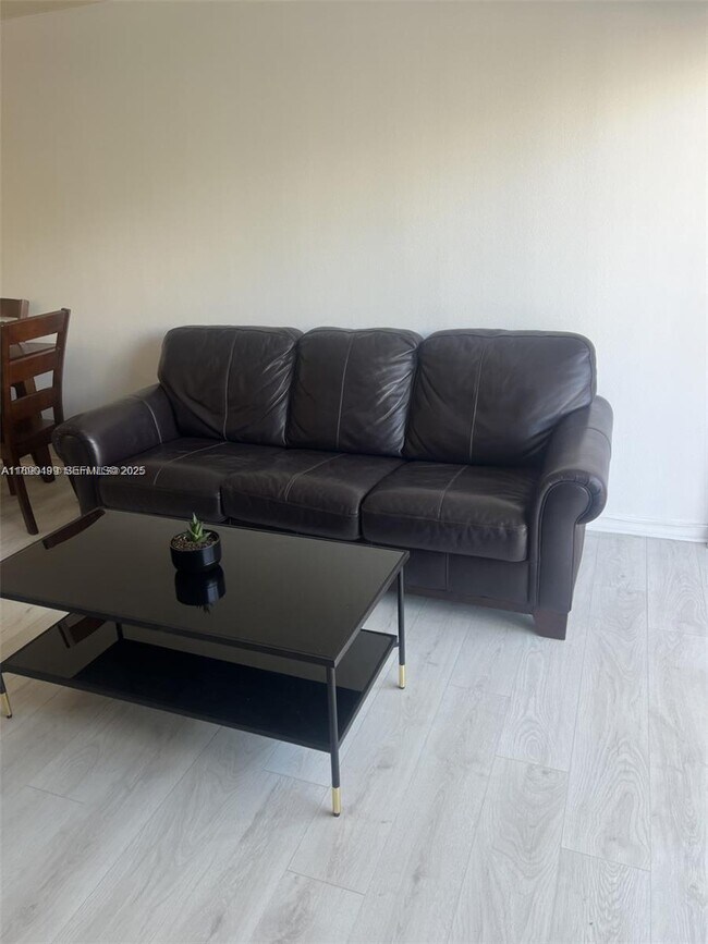 Foto del edificio - 3545 NE 167th St