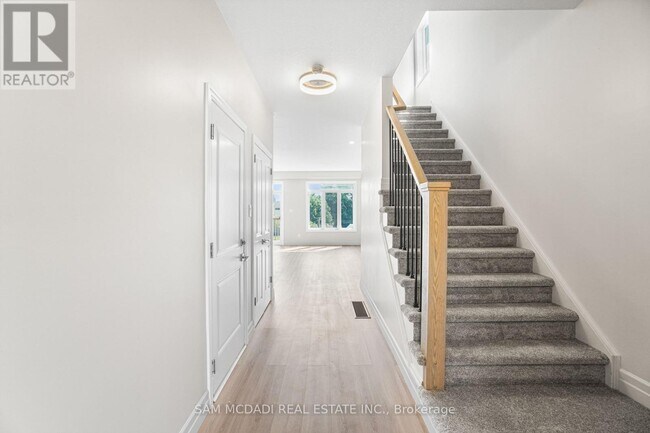 Photo du bâtiment - 1023 Devonshire Ave