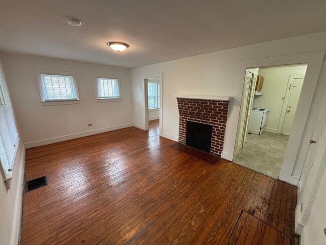 Building Photo - 3 Bedroom 1 Bath House