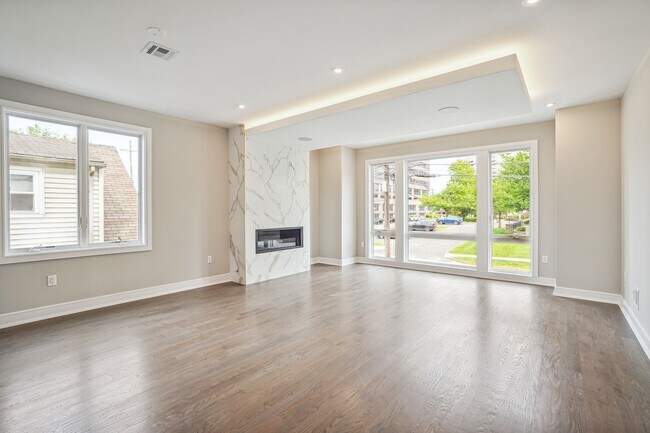 Foto del edificio - 2057 Fletcher Ave