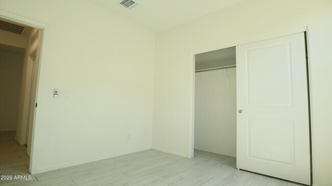 Foto del edificio - 2413 W Sunland Ave