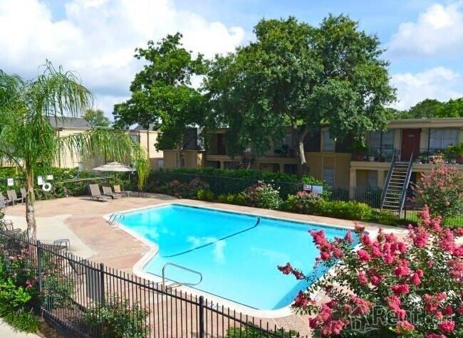 Foto del edificio - 10110 Westview Dr