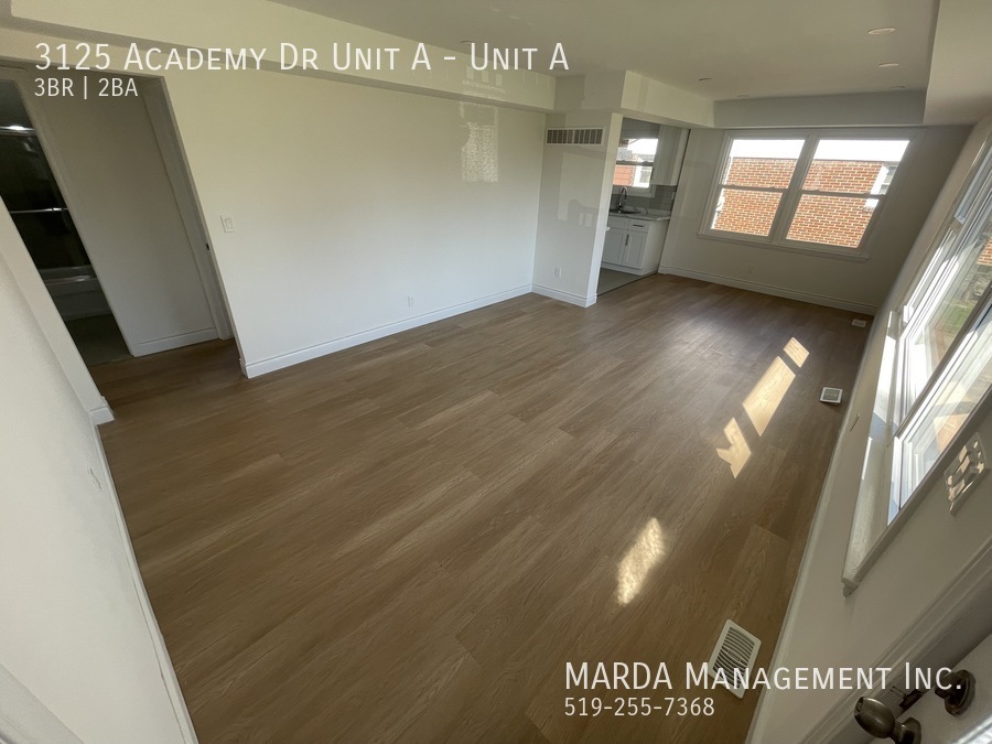 Photo principale - SPACIOUS 3BEDROOM/1.5 BATHROOM MAIN UNIT P...