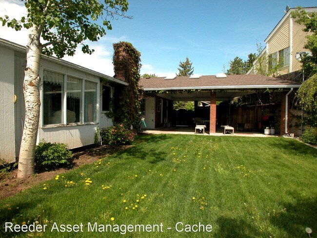 Building Photo - 4 br, 3 bath House - 1093 Lamplighter Drive