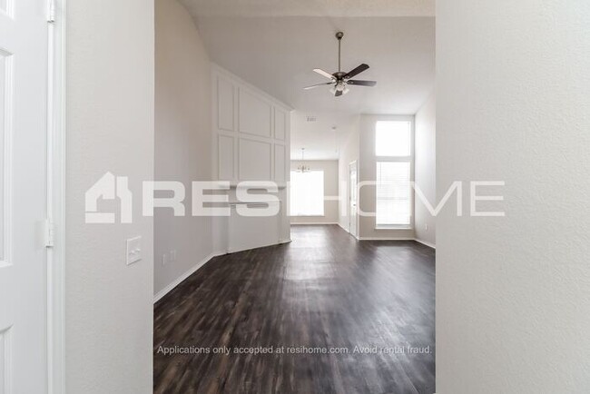 Building Photo - 2708 Creekwood Lane
