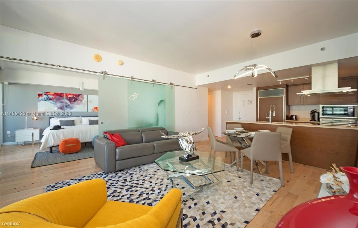 Primary Photo - 1 br, 1 bath Condo - 485 Brickell Ave Apt ...