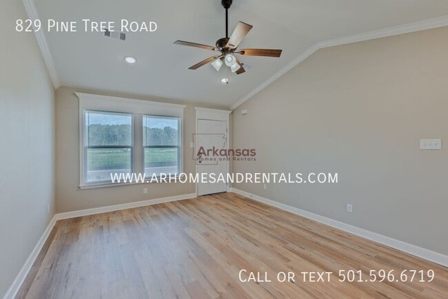 Building Photo - 829 Pine Tree Rd