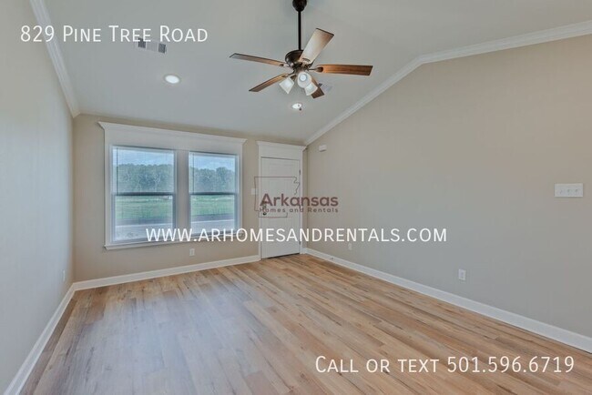 Foto del edificio - 829 Pine Tree Rd