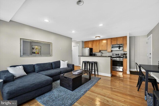 Foto del edificio - 4840 MacArthur Blvd NW