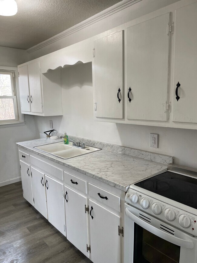 1492 John Chapman Rd, Lincolnton, NC 28092 House Rental in Lincolnton